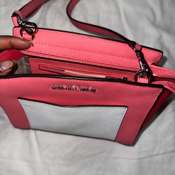 Michael Kors Selma Pocket Medium Messenger. Gently used - Picture 7 of 11